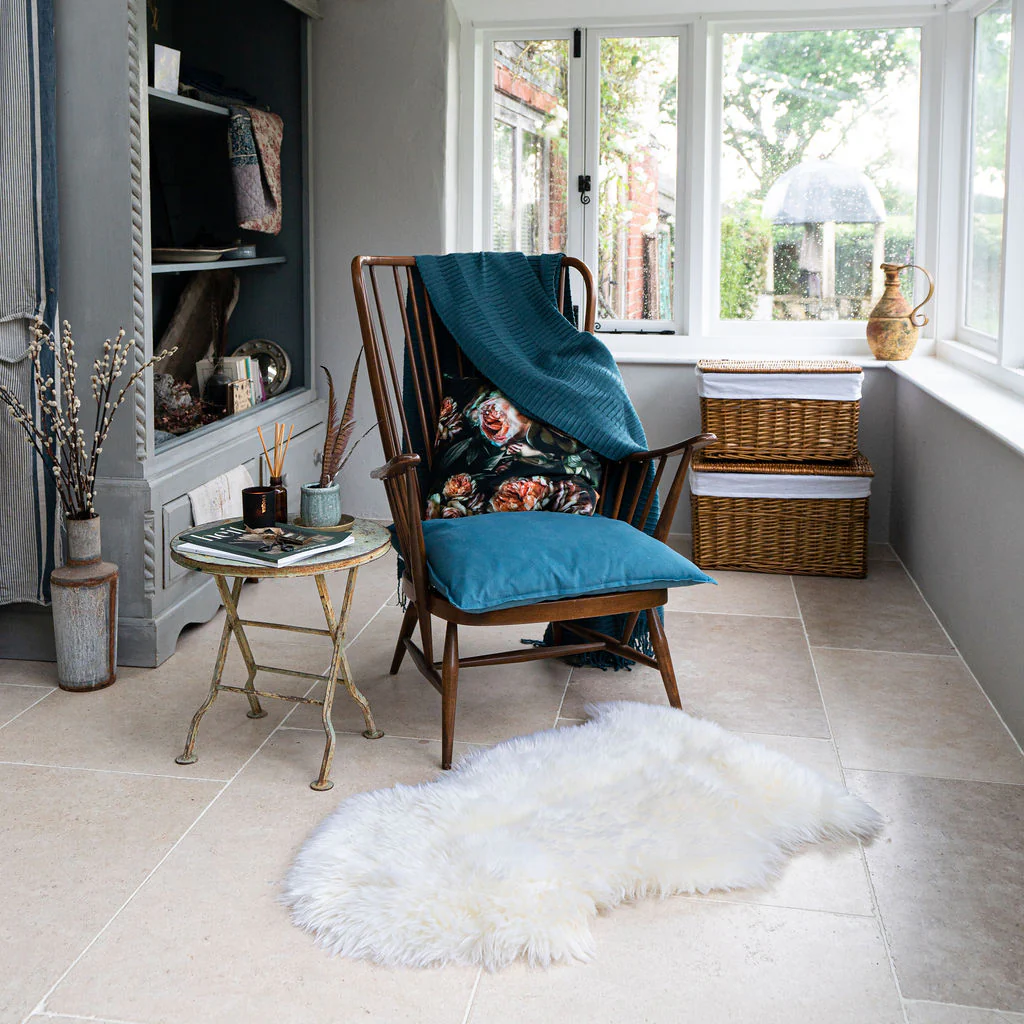 Single Sheepskin Rug - Image 8