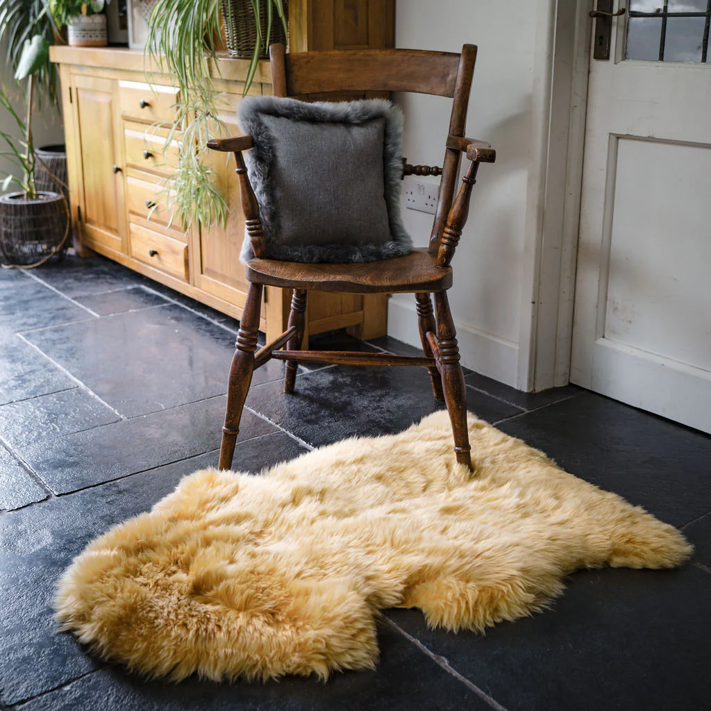 Single Sheepskin Rug - Image 9